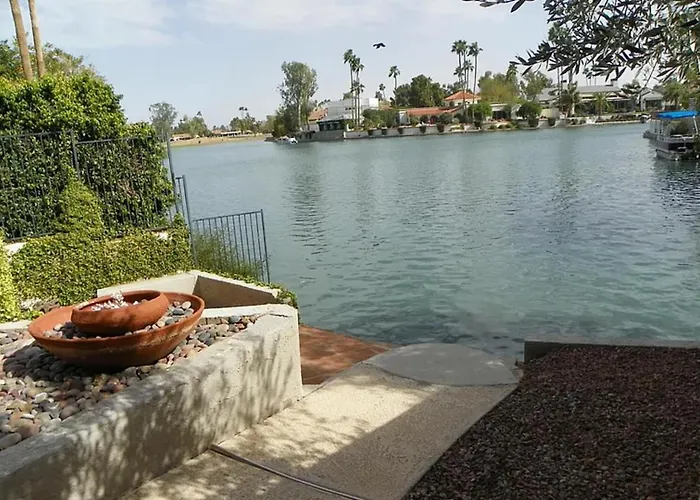 Lakefront Home With Pool And Wifi